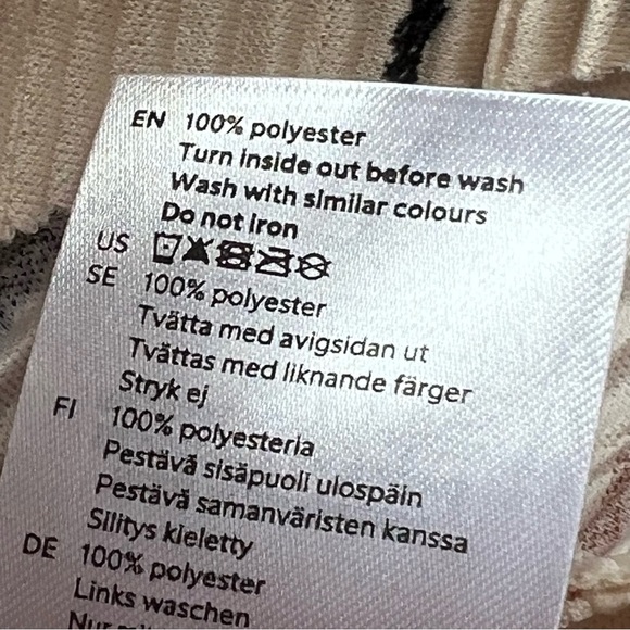 Lindex Pleated V Neck Top Blouse Short Sleeve Size Small NWOT - Picture 10 of 10